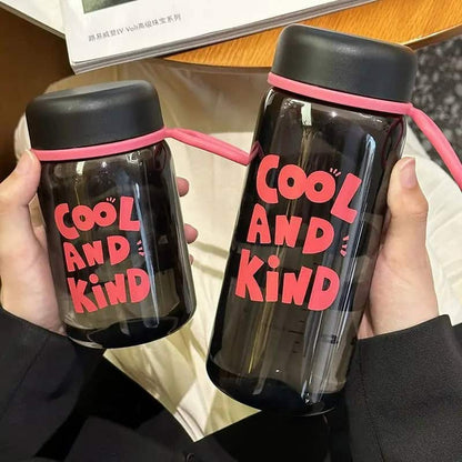 Botella de plástico 500 ml “Cool and Kind” 💧 Liviana, reutilizable y con mensaje que inspira