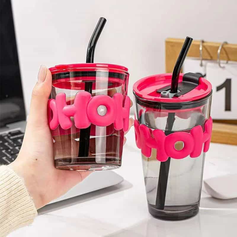 Vaso con tapa y sorbito 450 ml 💥 Diseño divertido, grip 3D y estilo que no se derrama