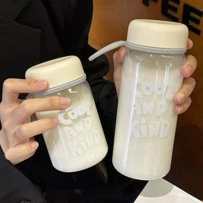 Botella de plástico 500 ml “Cool and Kind” 💧 Liviana, reutilizable y con mensaje que inspira