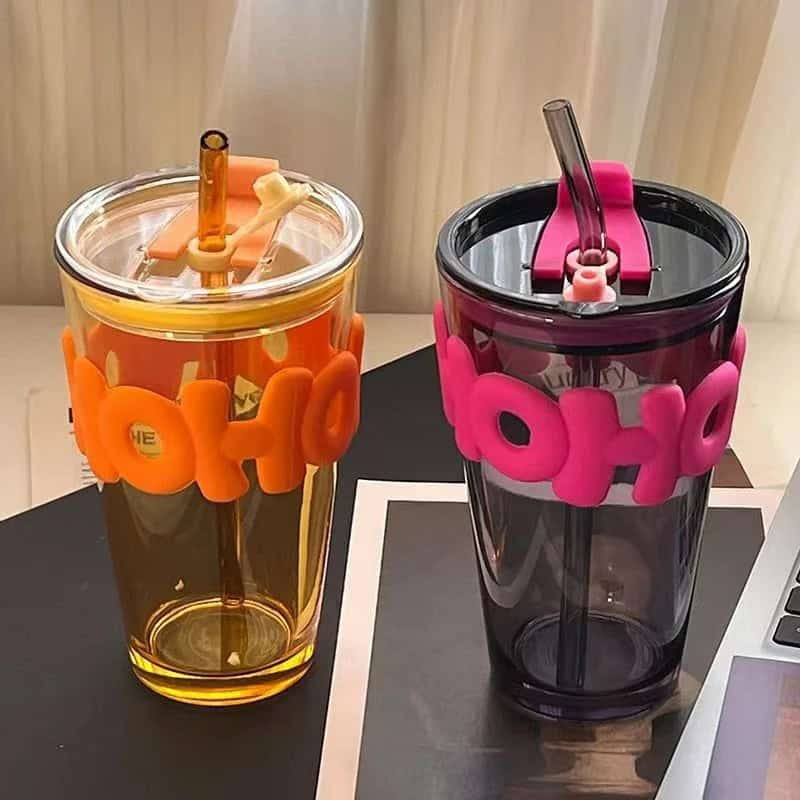Vaso con tapa y sorbito 450 ml 💥 Diseño divertido, grip 3D y estilo que no se derrama