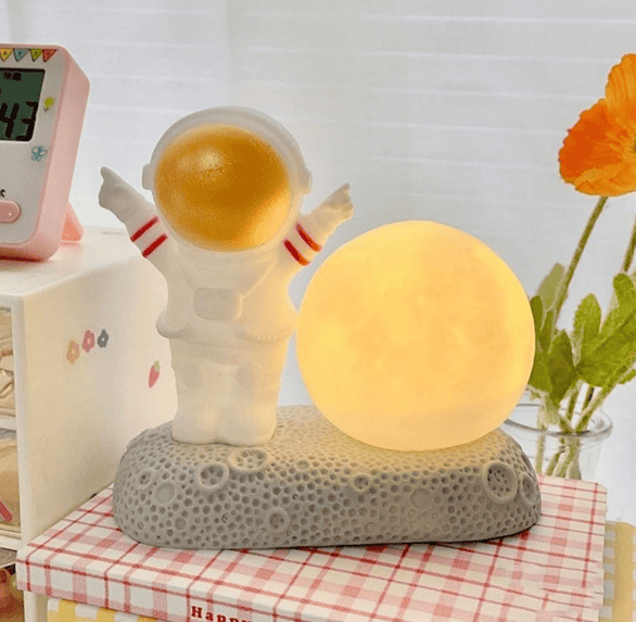 Lámpara Astronauta Lunar - ¡Ilumina tu Espacio con un Toque de Aventura Cósmica! 🚀🌕