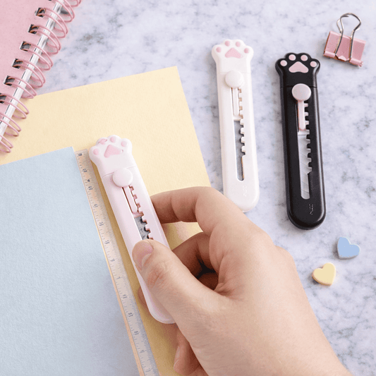 Mini Trincheta Escolar de Huellita 🐾 – ¡Precisión y Estilo en Tamaño Compacto! ✂️✨