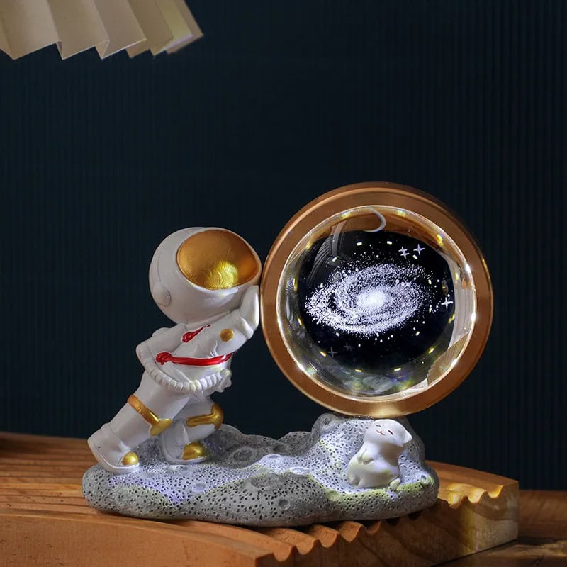Lámpara Decorativa Astronauta y Cristal Espacial - ¡La Fusión Perfecta de Estilo Cósmico y Elegancia! 🌌🚀
