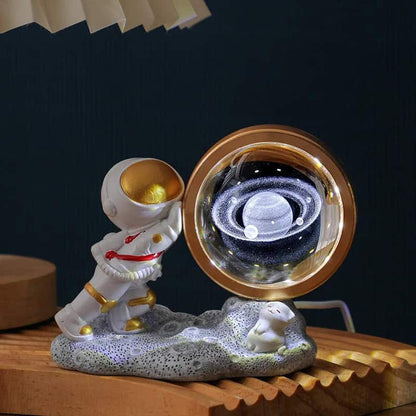 Lámpara Decorativa Astronauta y Cristal Espacial - ¡La Fusión Perfecta de Estilo Cósmico y Elegancia! 🌌🚀