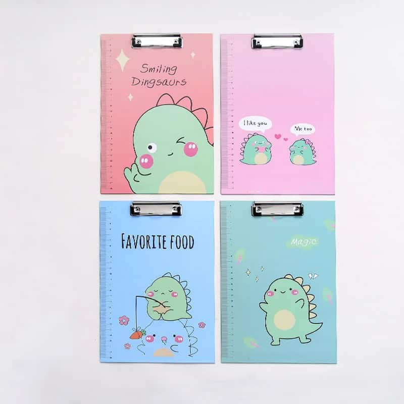 Tabla con Gancho para Hojas A4 - ¡Sujeta tus Ideas con un Toque Kawaii! 🦖🐶✨