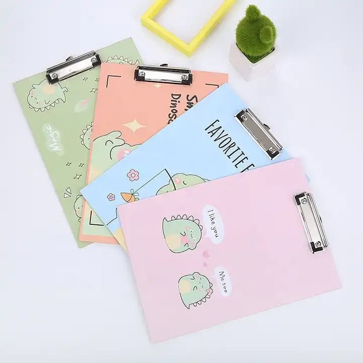 Tabla con Gancho para Hojas A4 - ¡Sujeta tus Ideas con un Toque Kawaii! 🦖🐶✨