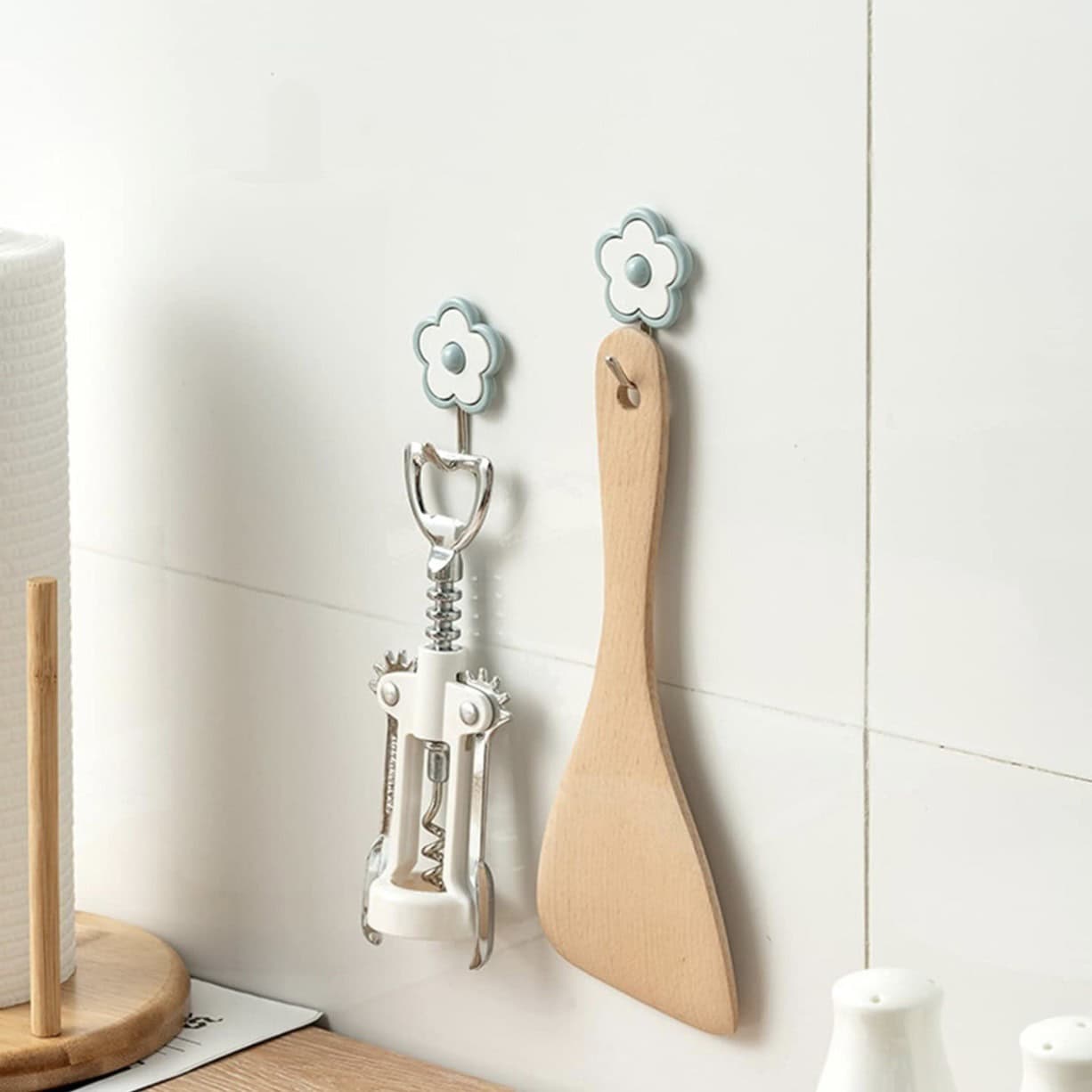 Ganchos Adhesivos de Pared Diseño Flores - Pack x5 medianos: ¡Dale Vida y Estilo a tu Espacio con un Toque Floral! 🌸✨